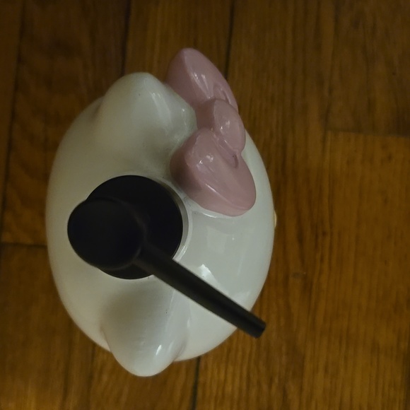 Hello Kitty Ceramic Soap or Lotion Dispenser - Picture 3 of 5
